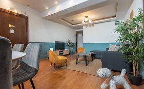 Houseloft Cosmopolitan Comfort